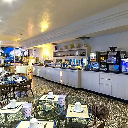 Panoramic מלון קאורלה